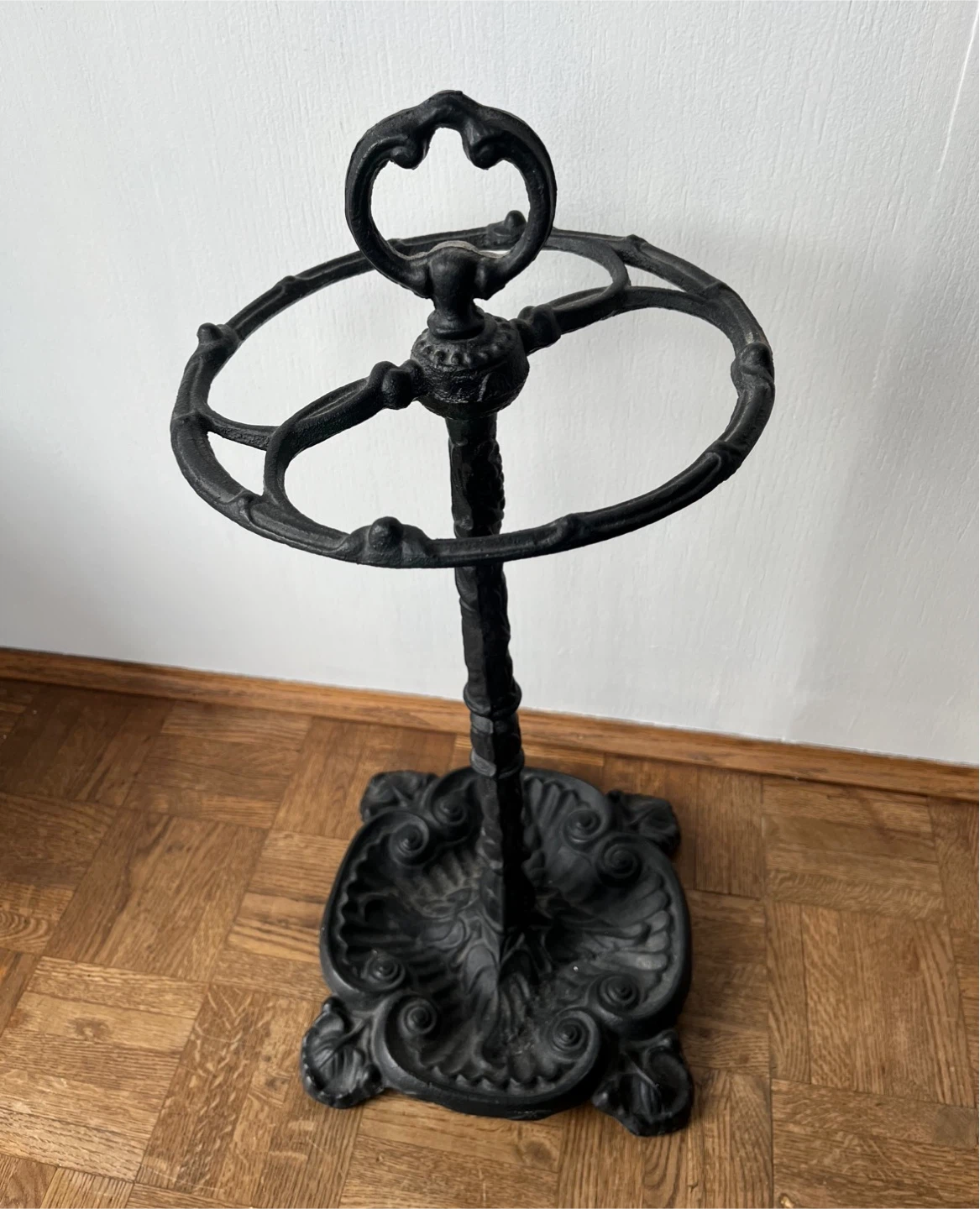Vintage Ornate Cast Iron Umbrella Stand - photo 4