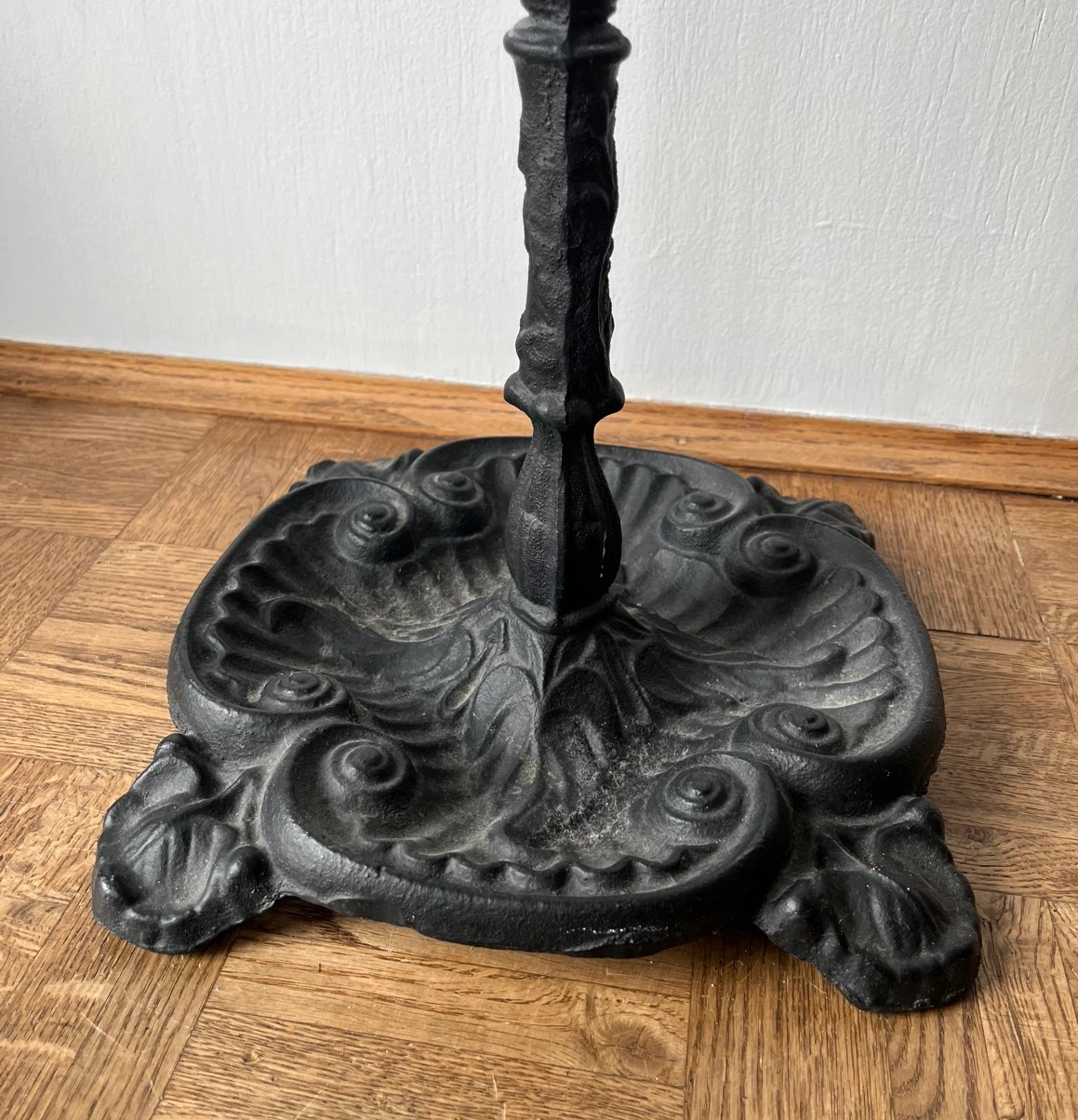 Vintage Ornate Cast Iron Umbrella Stand - photo 5
