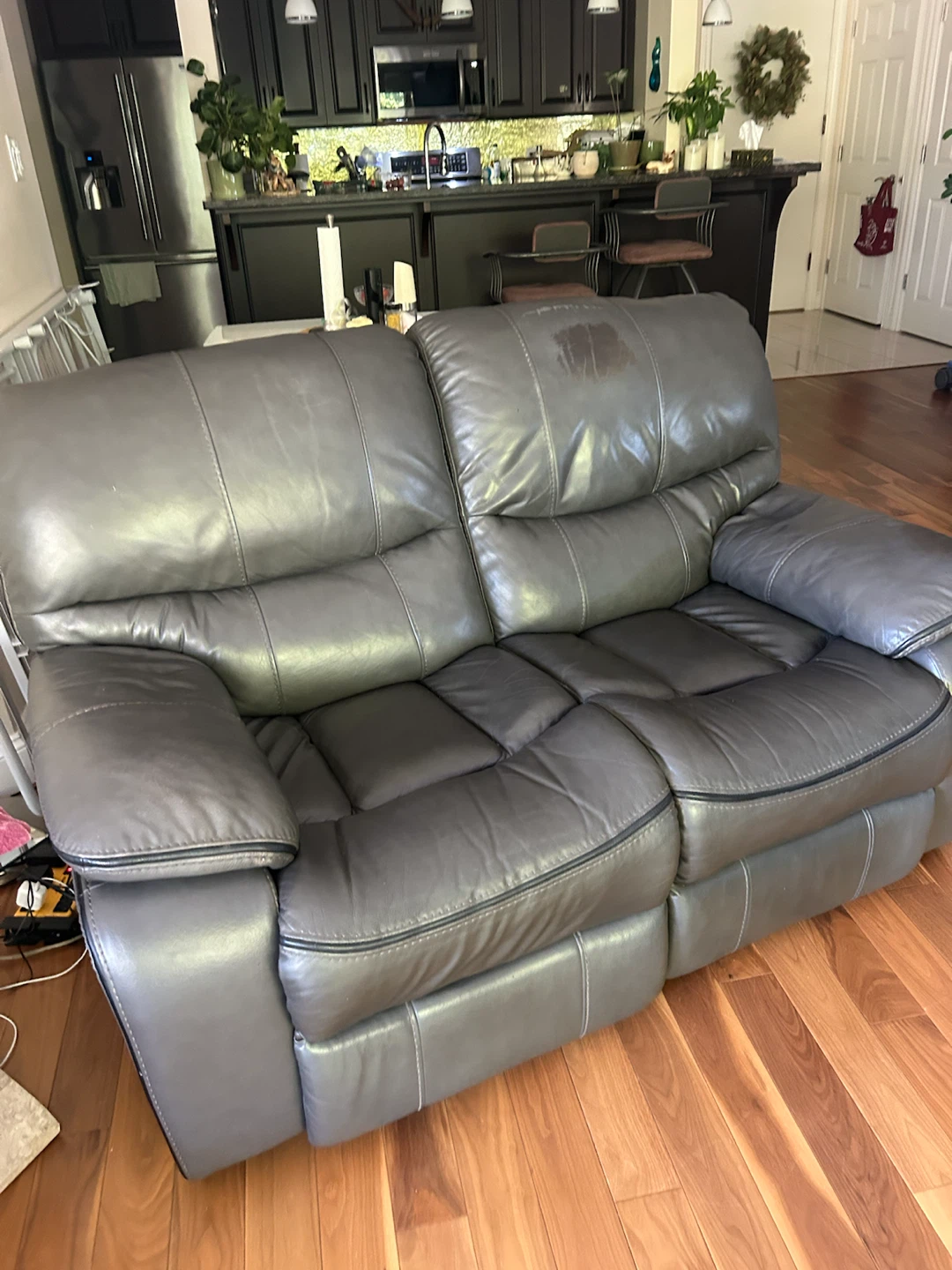 Leather automatic chair and loveseat - photo 2