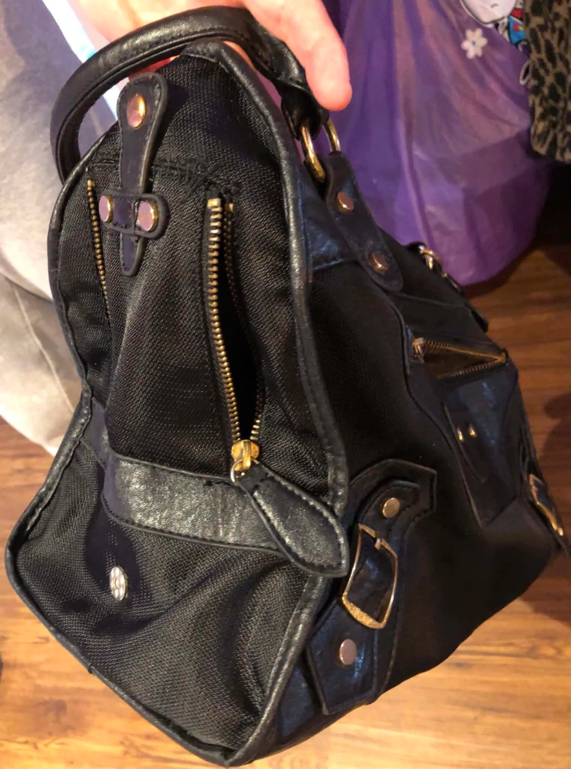 Black Handbag with Shoulder Strap - photo 2