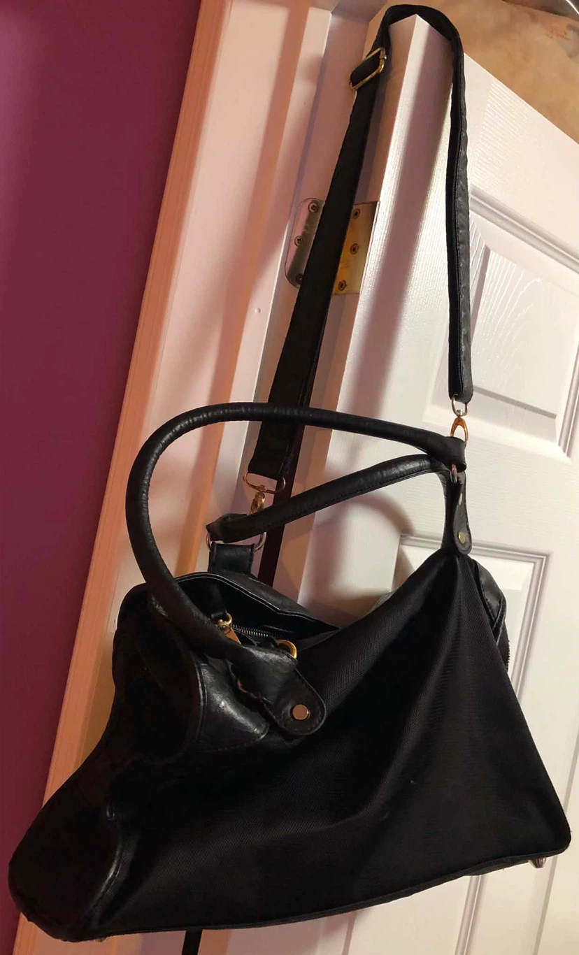 Black Handbag with Shoulder Strap - photo 3