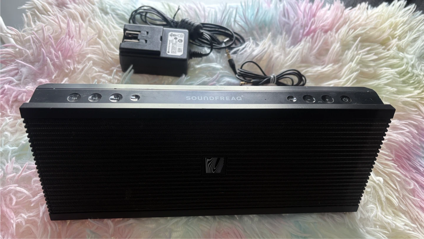 SOUNDFREAQ Bluetooth Speaker with Charger