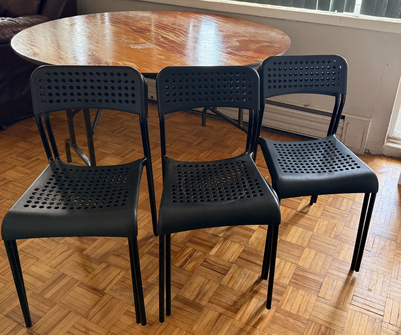 Round Wood Folding Table & 6 Black IKEA Chairs Set - photo 2