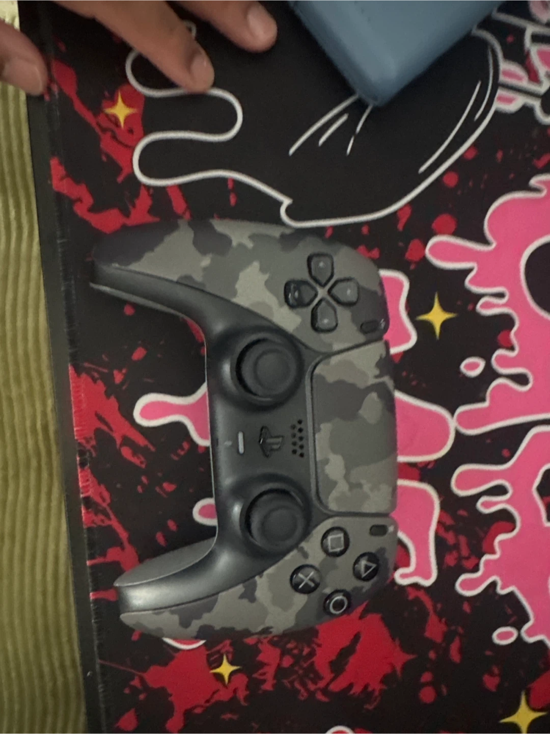 PlayStation 5 with a black and camo controller - photo 4