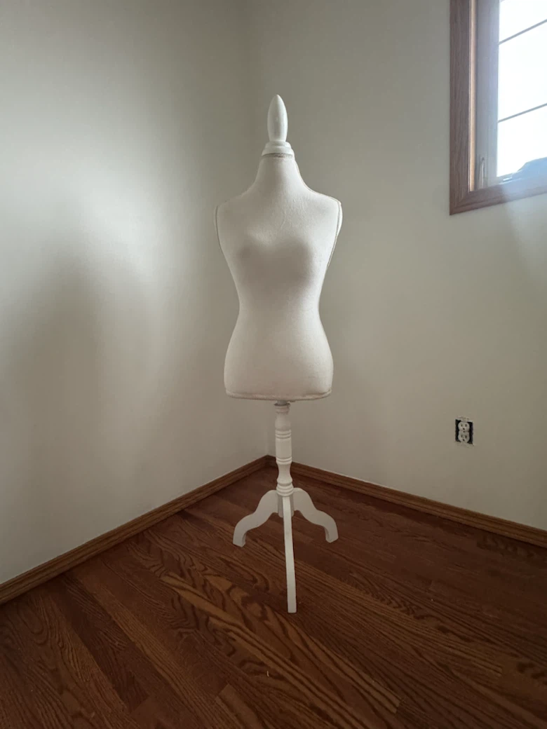 Female Dress form with Tripod Base - photo 2