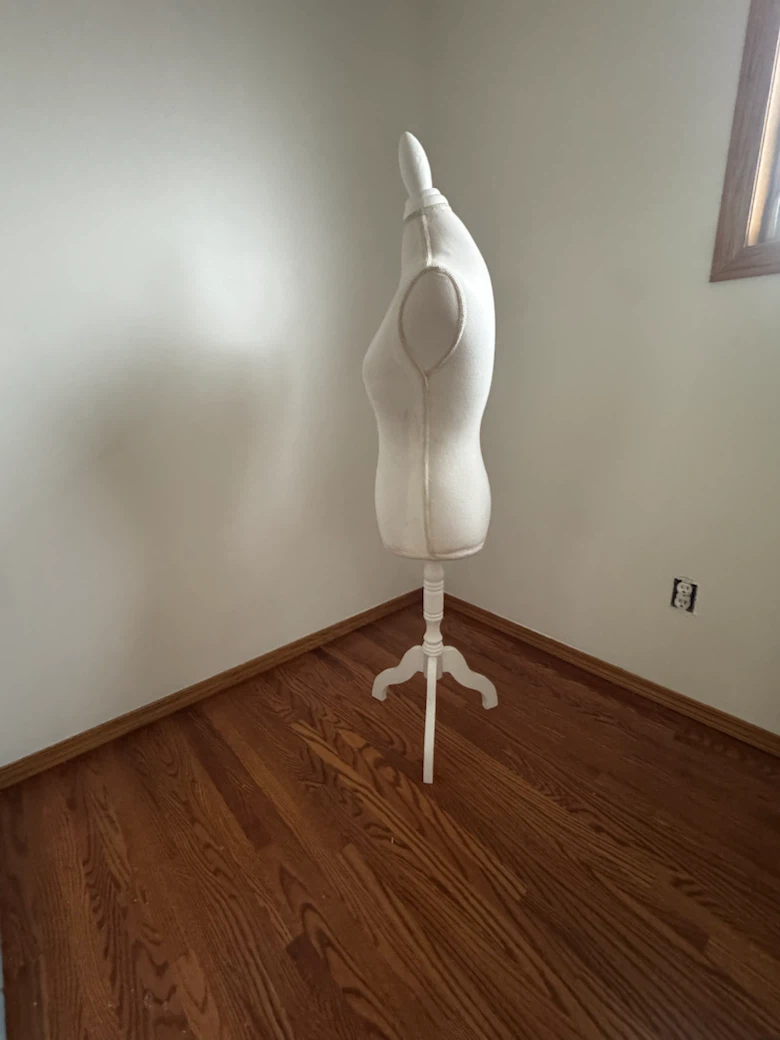 Female Dress form with Tripod Base - photo 3