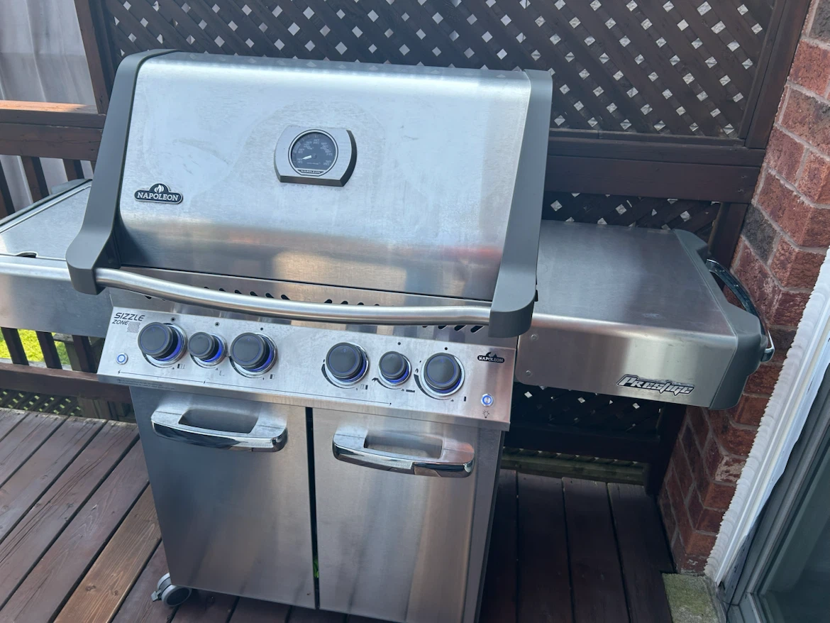 Napoleon Prestige Grill with Sizzle Zone