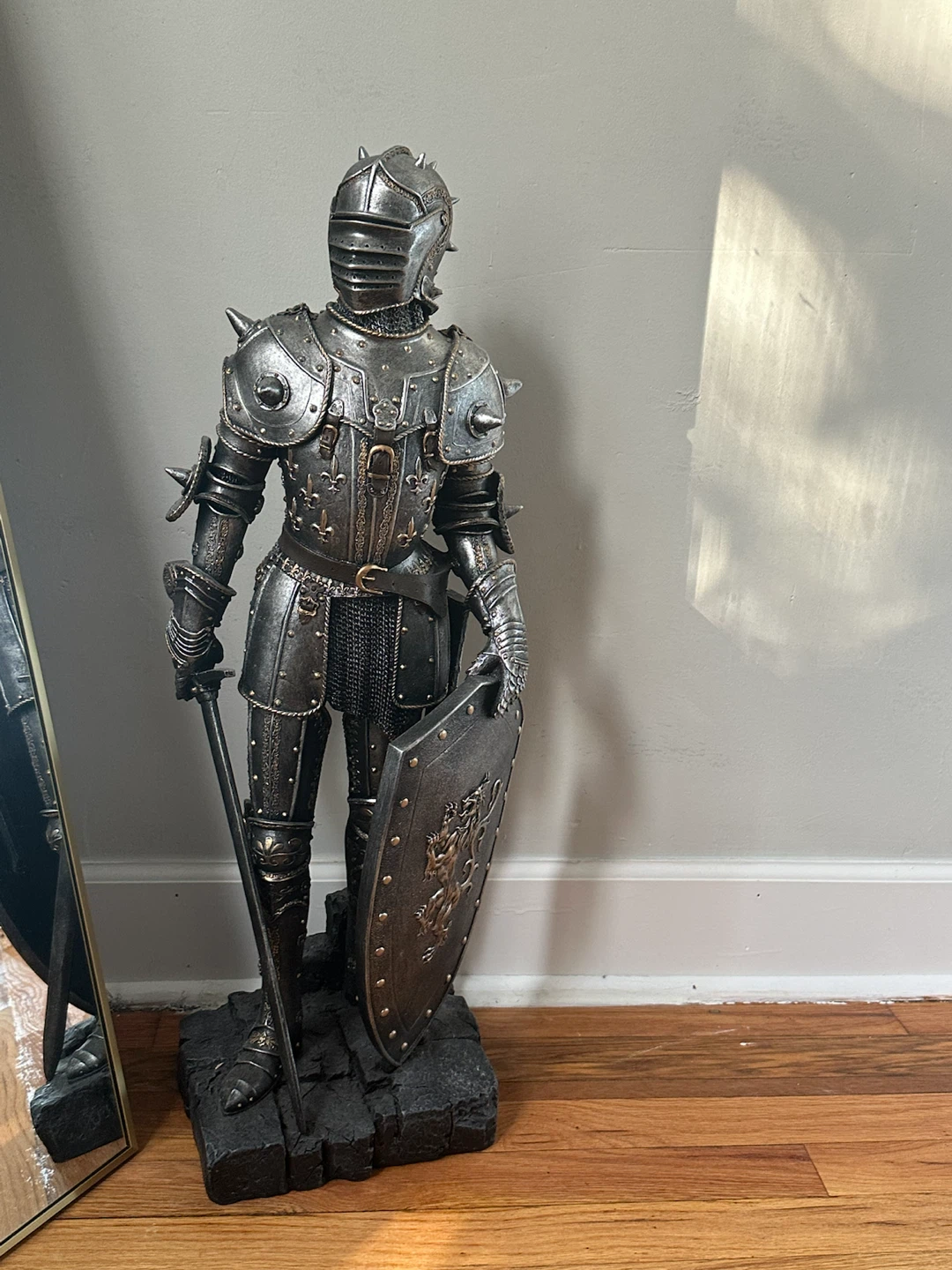 Knight Armor Statue with Shield and Sword - photo 2