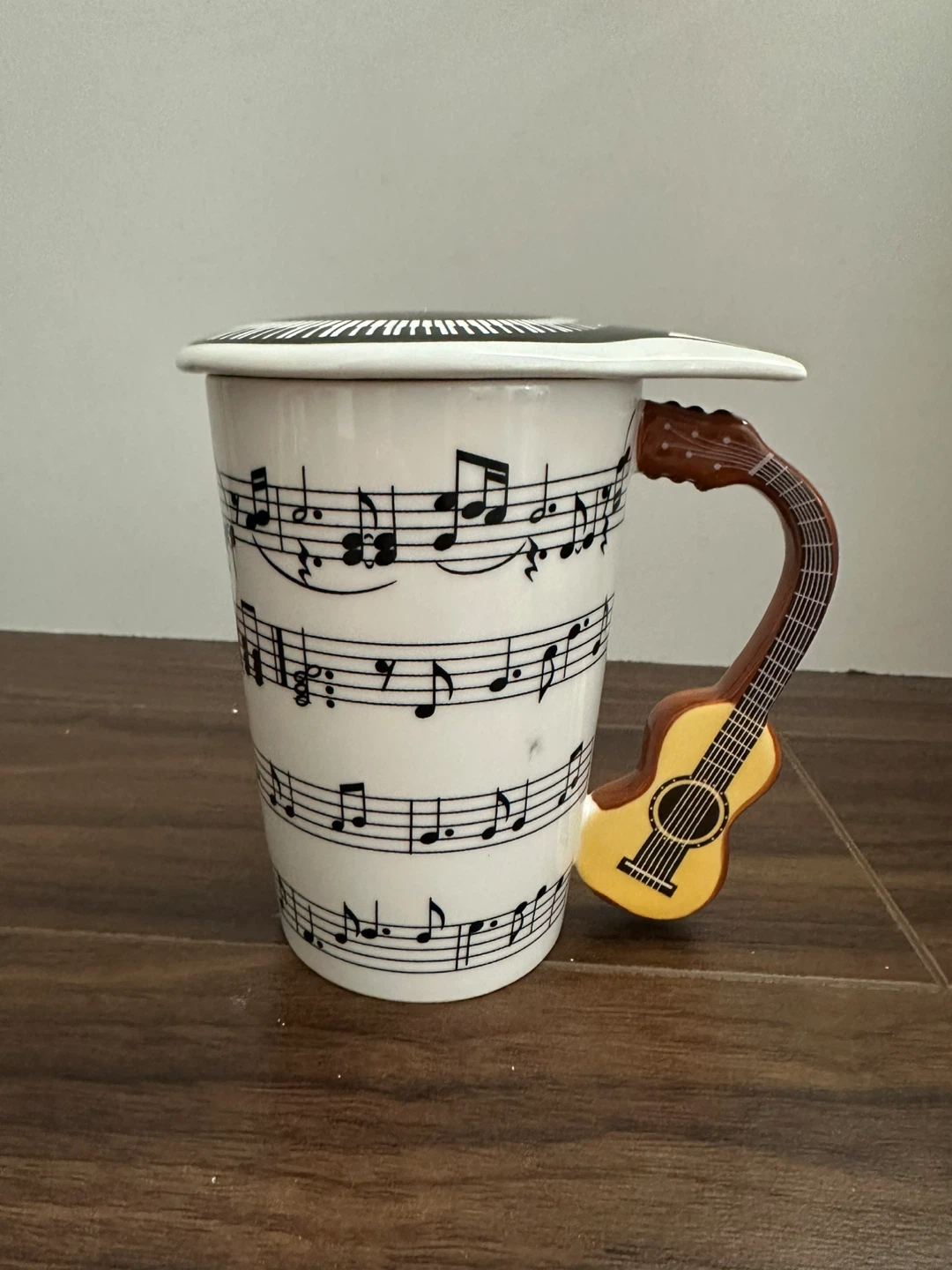 Musical Notes Guitar Handle Mug with Piano Lid