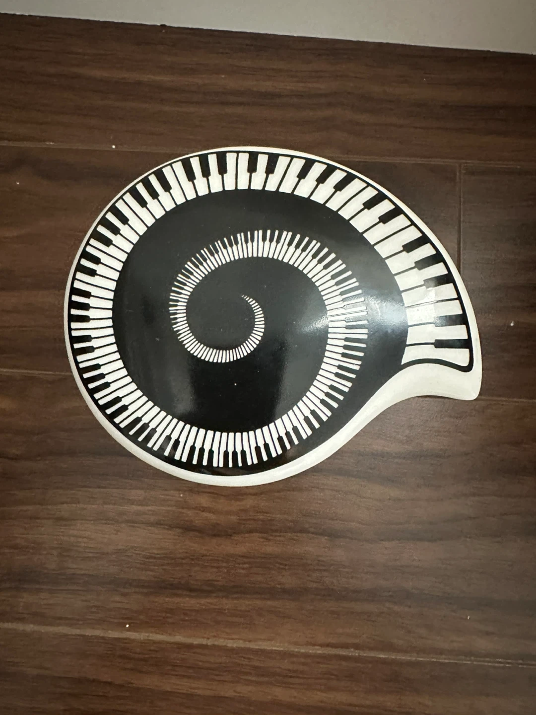 Musical Notes Guitar Handle Mug with Piano Lid - photo 2