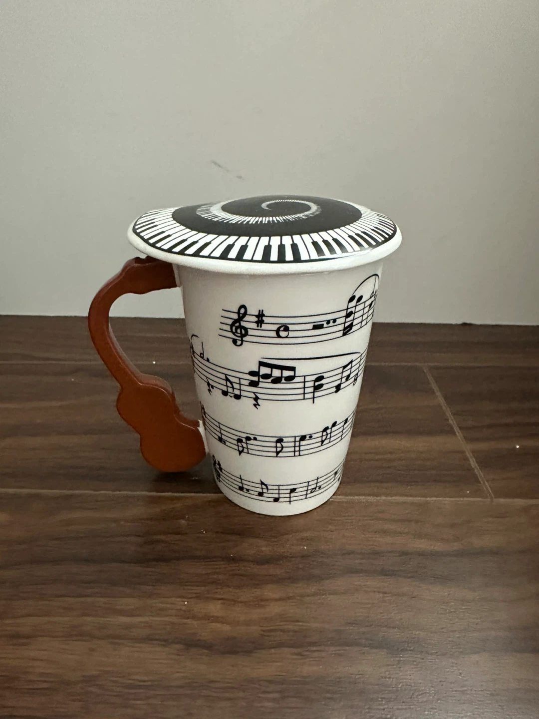 Musical Notes Guitar Handle Mug with Piano Lid - photo 3