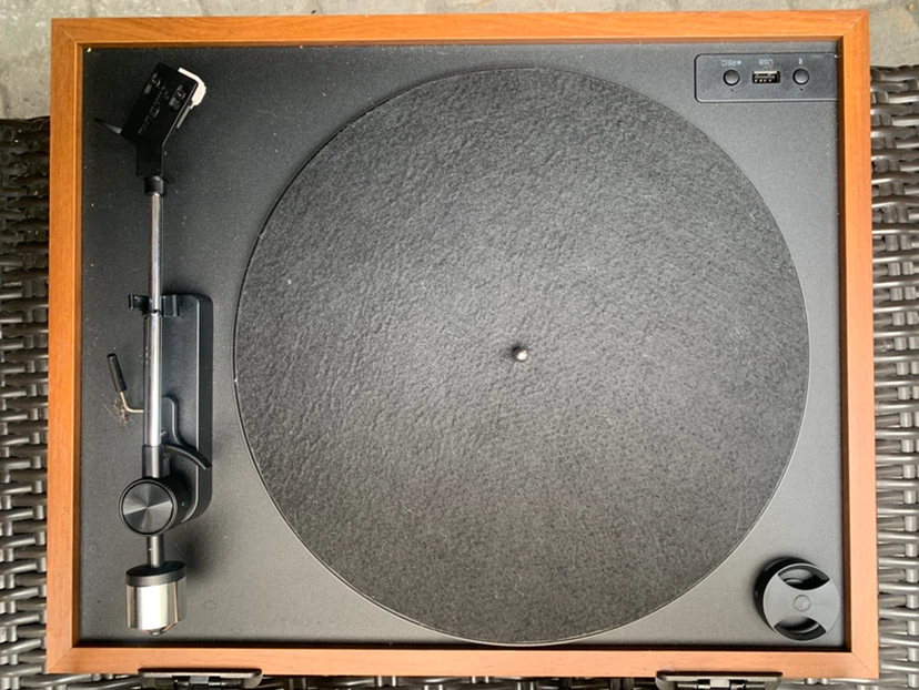 Electrohome Bookshelf Speakers and Record Player - photo 3