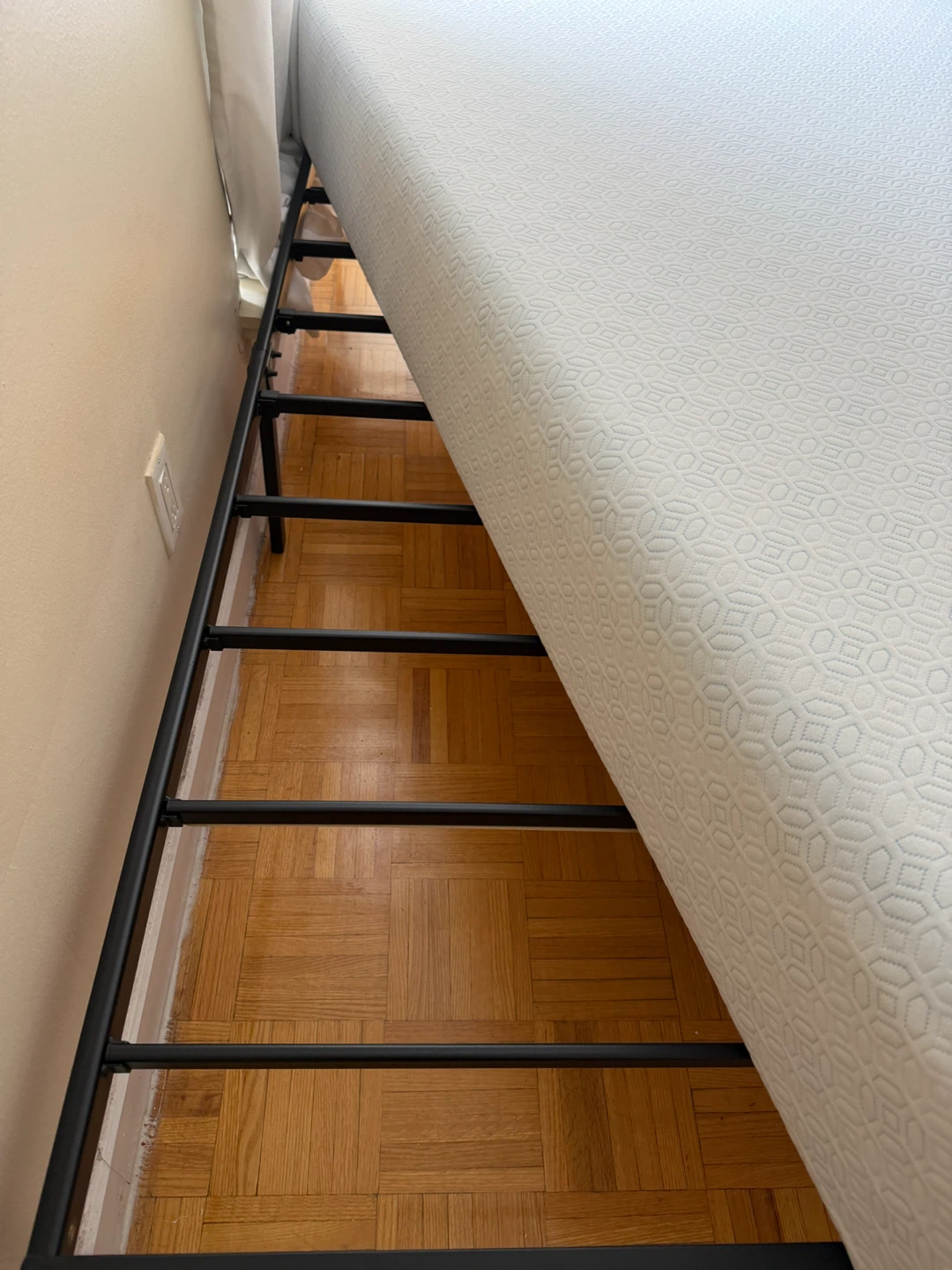 Zinus Queen Mattress, Used like new. - photo 3