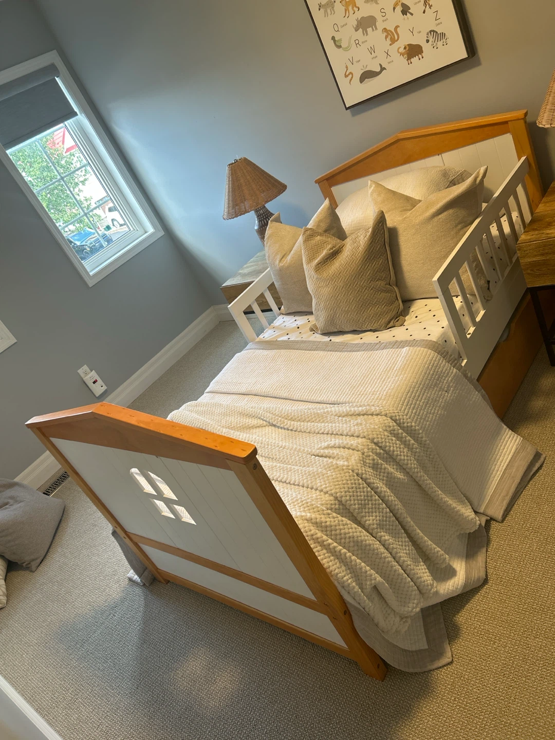 Beautiful Wood Bunk Bed + 2 Mattresses