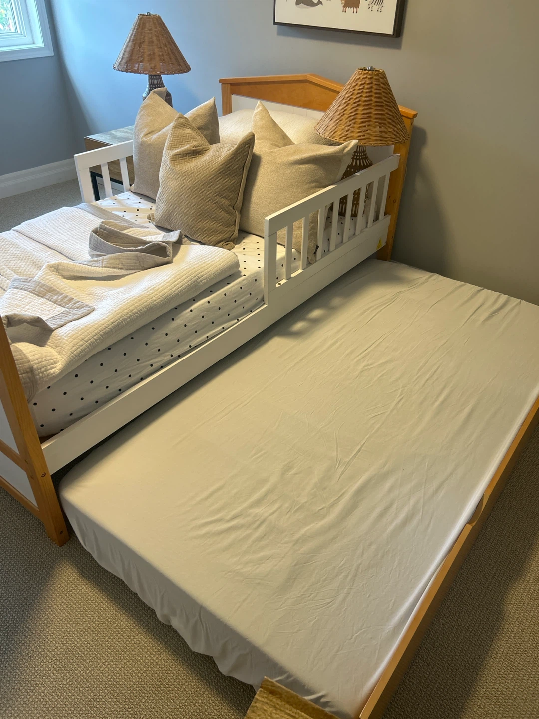 Beautiful Wood Bunk Bed + 2 Mattresses - photo 4