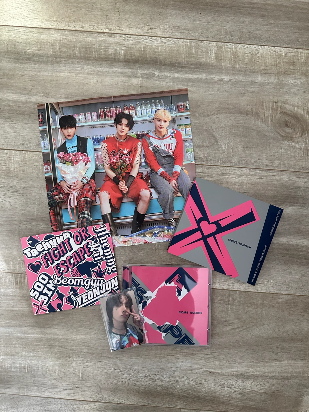 TXT Fight or Escape: Together