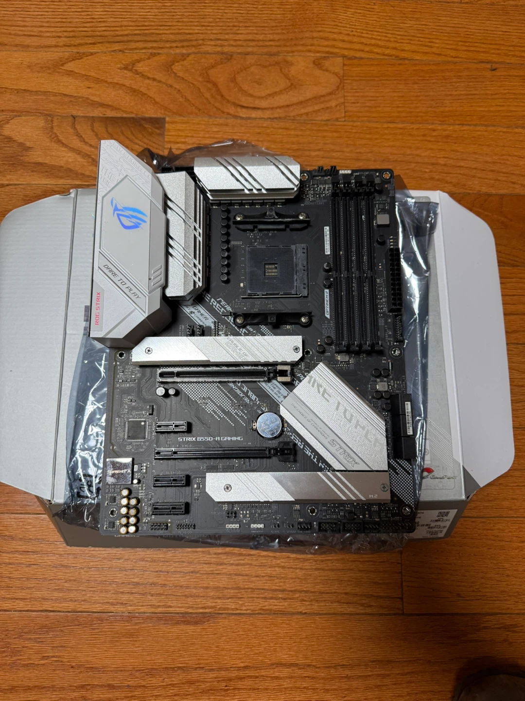 ASUS ROG B550-A STRIX AM4 AMD motherboard - photo 2