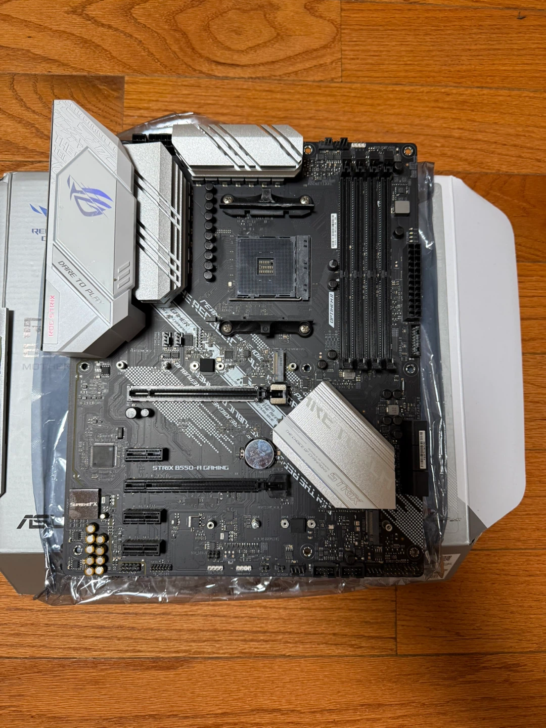 ASUS ROG B550-A STRIX AM4 AMD motherboard - photo 4
