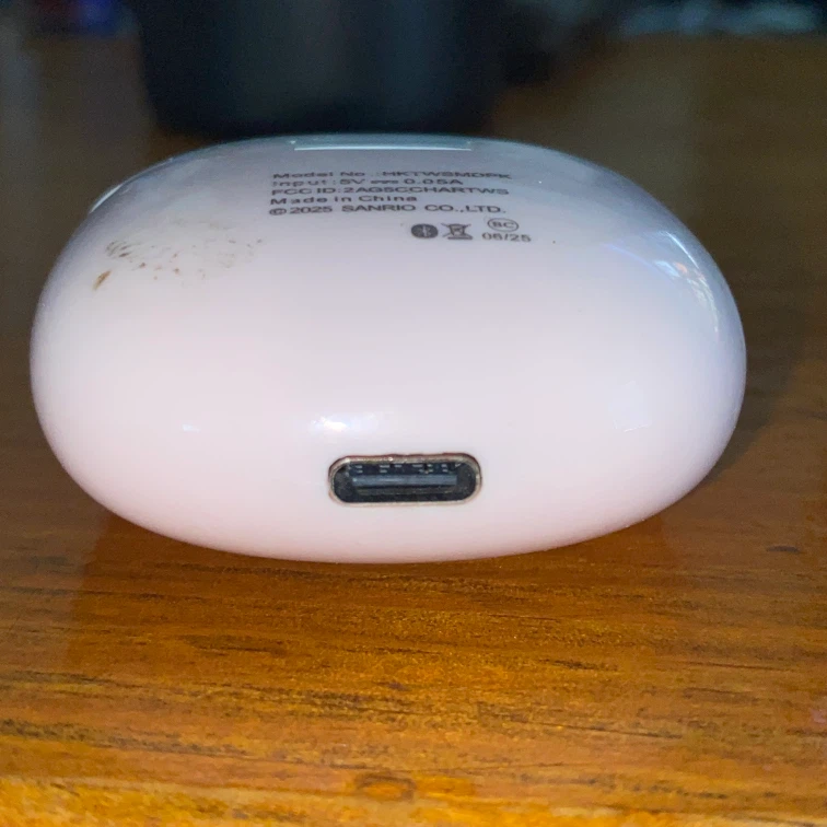 Hello Kitty AirPod Charger - photo 3