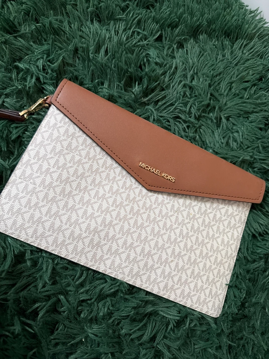 Michael Kors Clutch - Signature Monogram