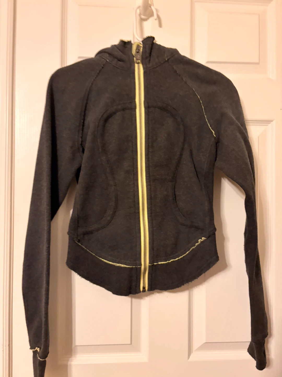 vintage Lululemon Athletica Grey Cropped Hoodie - photo 2