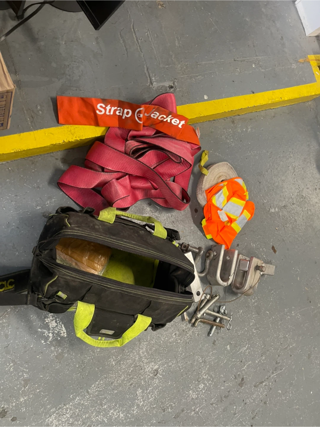 Ratchet Straps and u shape hitch accessories - photo 2