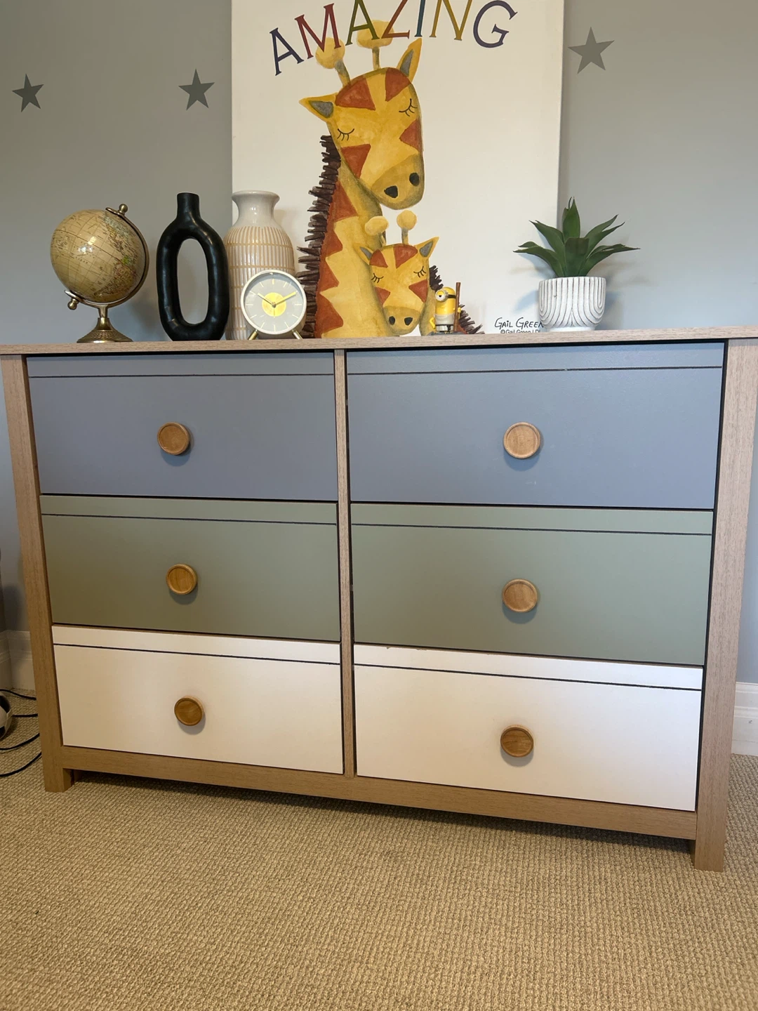 Beautiful 6-Drawer Dresser / Kids’ Bedroom