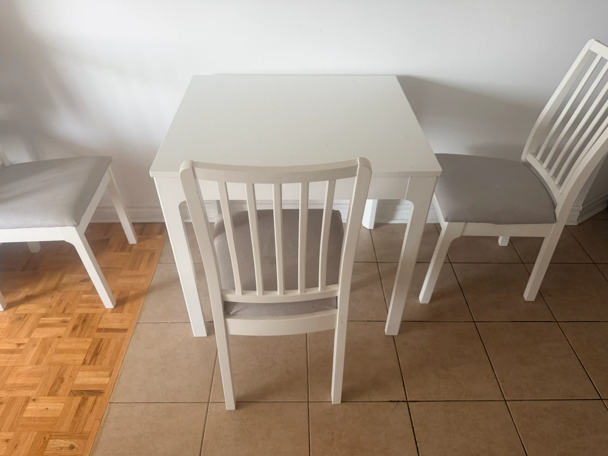 White Extendable Dining Table with 2 Chairs