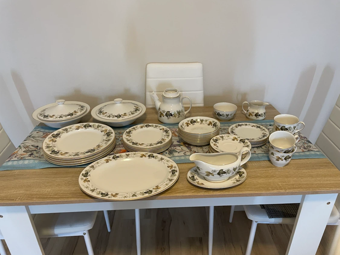Royal Doulton Larchmont Complete Dish Set
