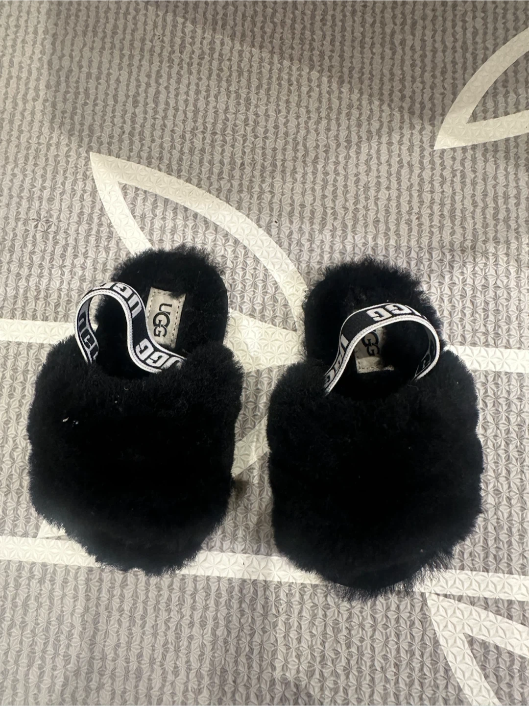 UGG Fluffy Slide Slippers toddler size 6