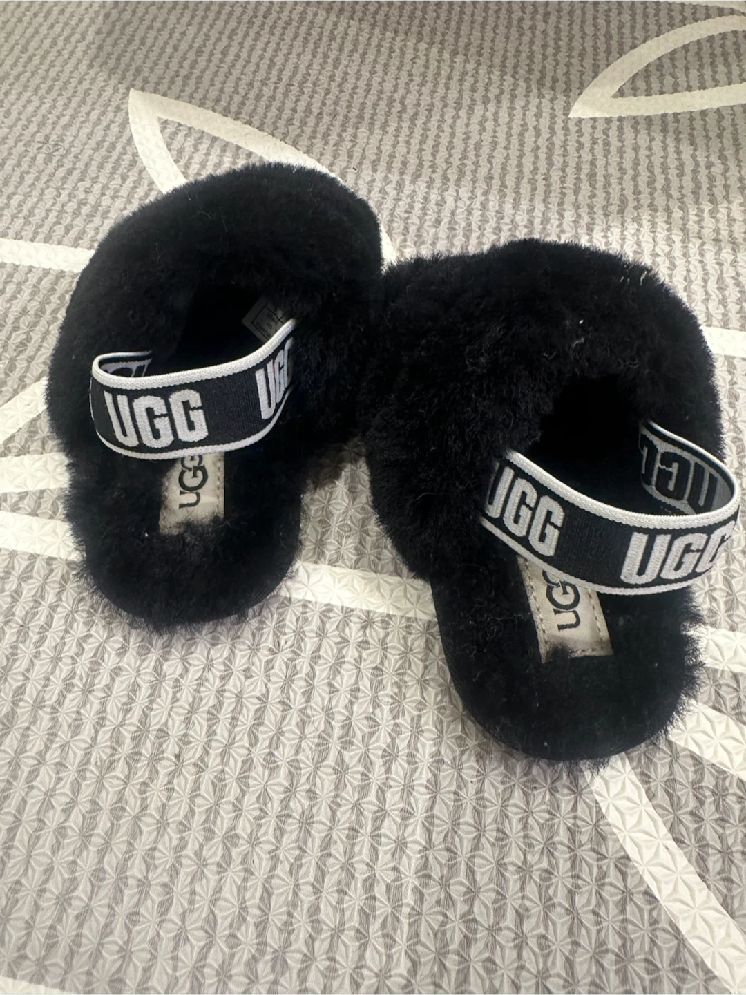 UGG Fluffy Slide Slippers toddler size 6 - photo 2