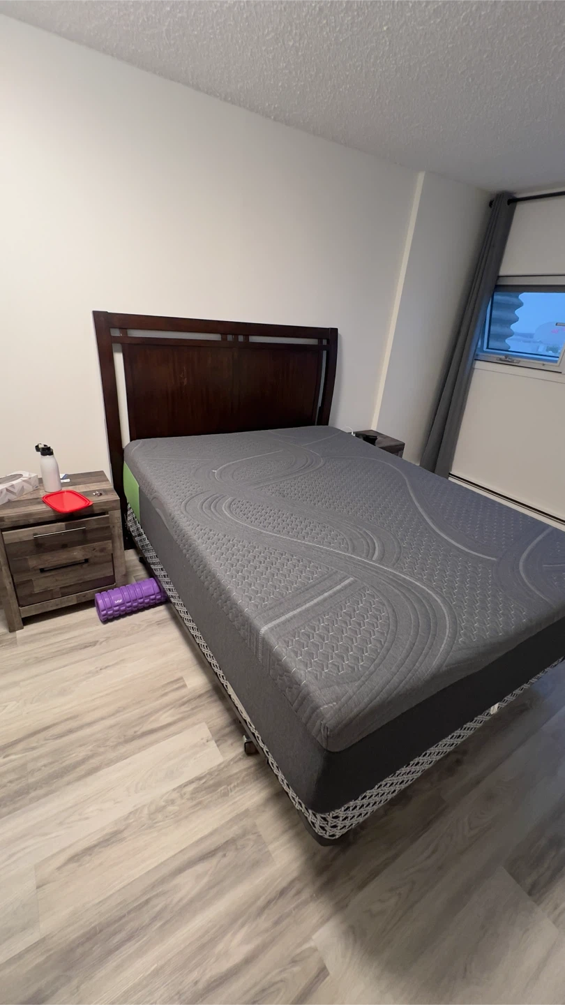 Dark Wood Headboard with Metal Bed Frame - photo 4