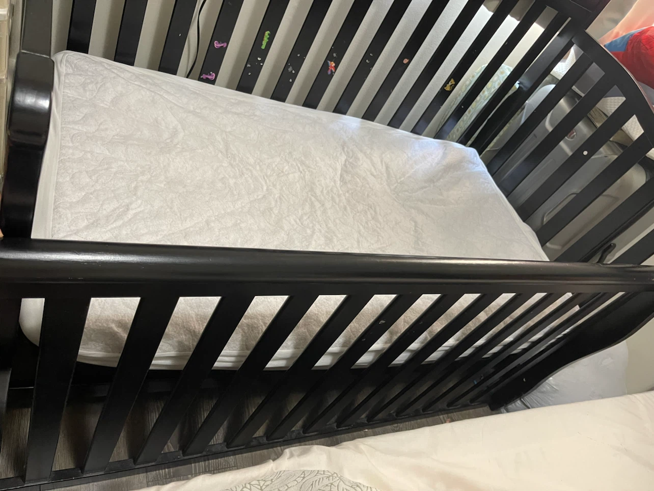 Black baby crib with mattress - photo 2