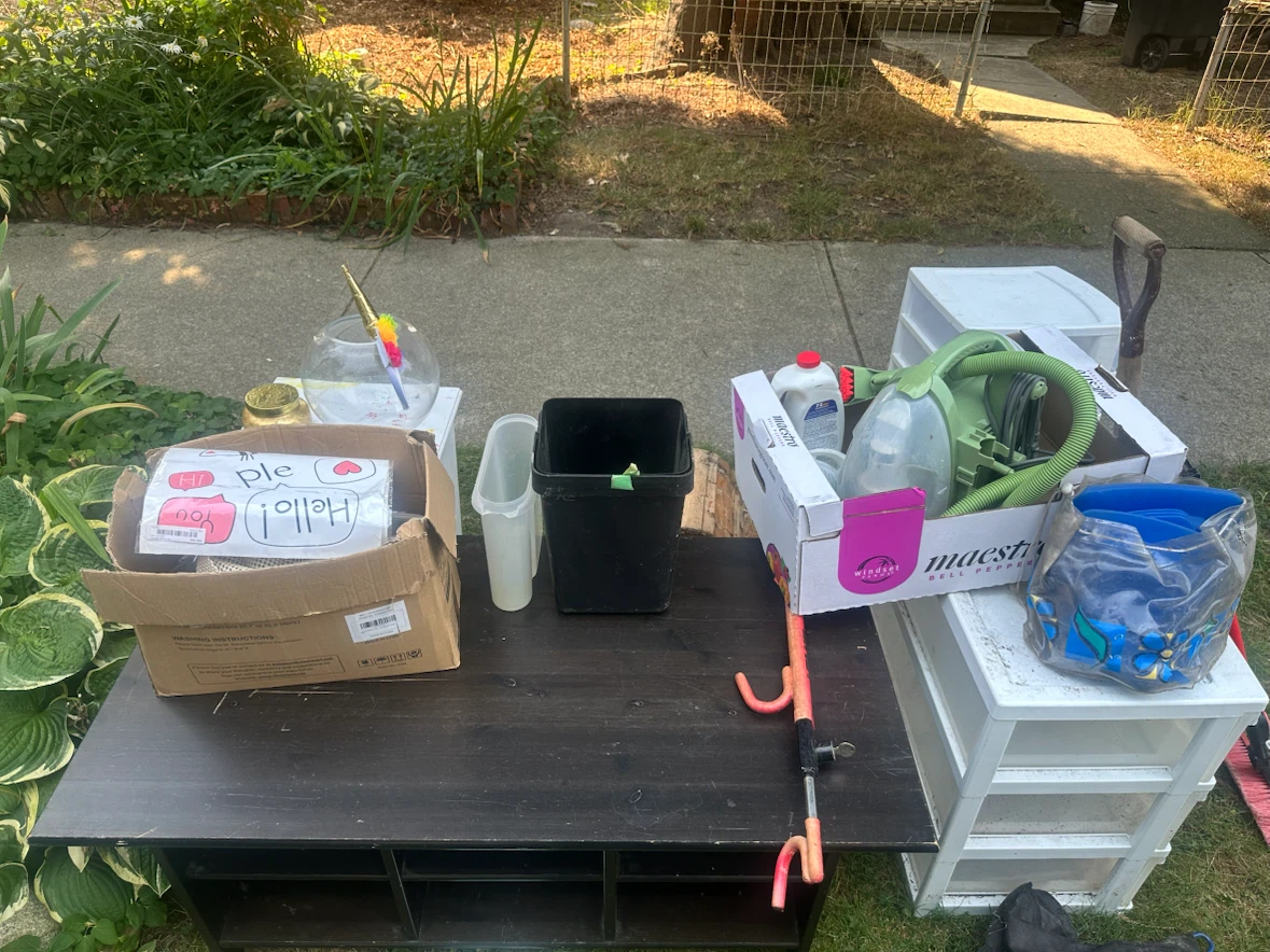 Free- must pick up today Aug 13- tables, drawers, Carpet Cleaner - photo 2