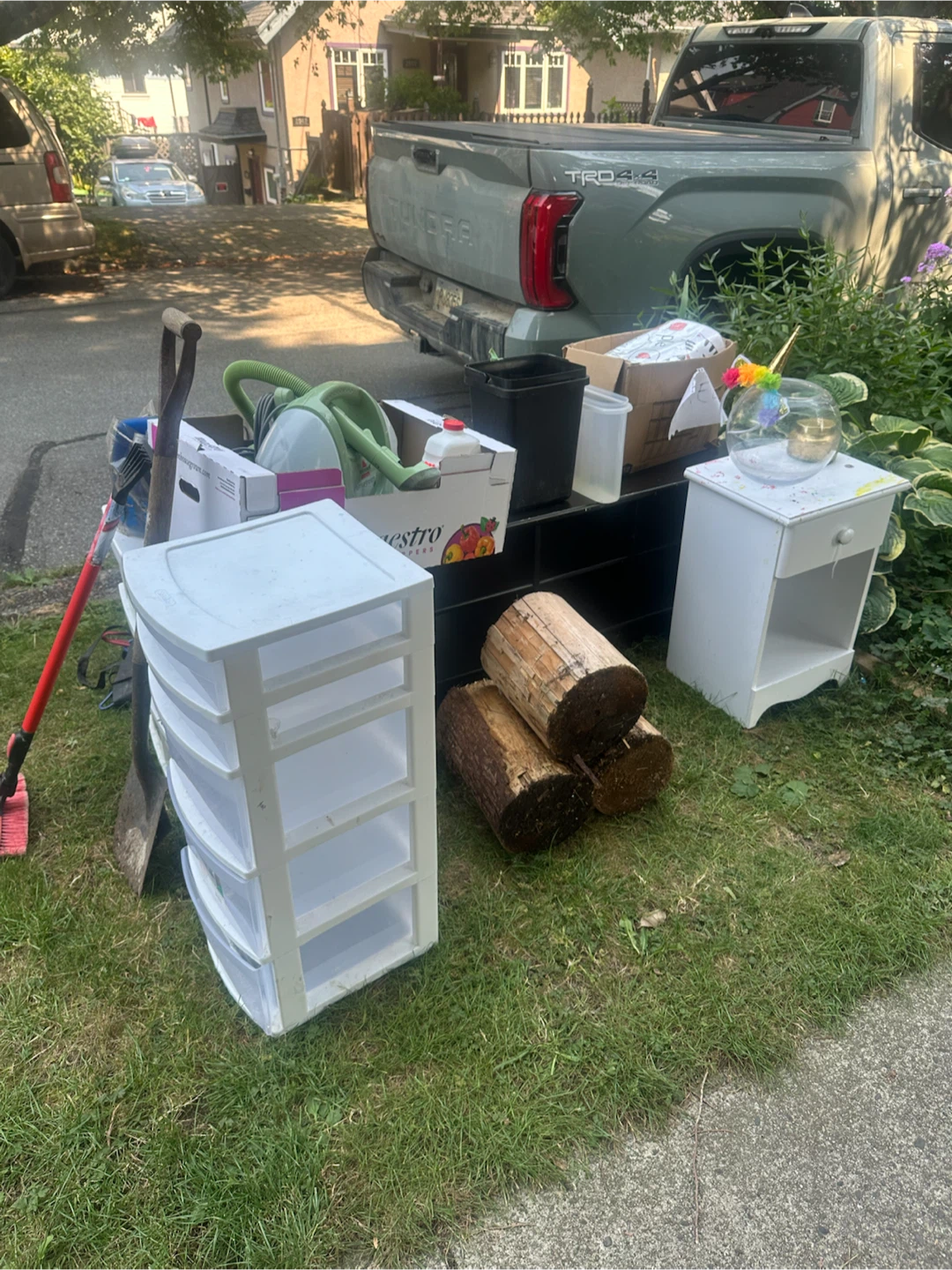 Free- must pick up today Aug 13- tables, drawers, Carpet Cleaner - photo 3