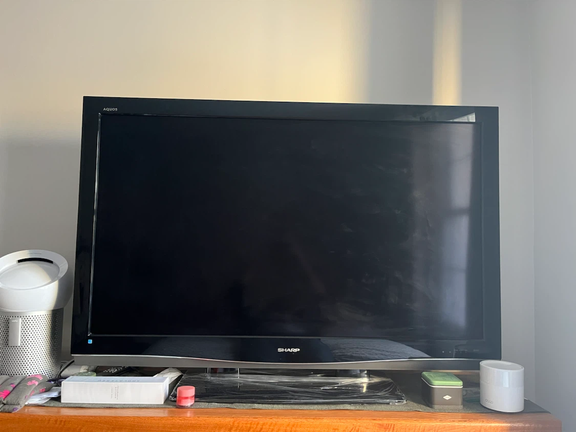 Sharp Aquos TV - photo 2