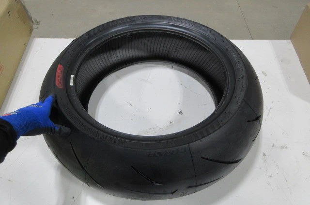 Pirelli Diablo Rosso IV Corsa Motorcycle Tire 200/60 ZR 17 - photo 4