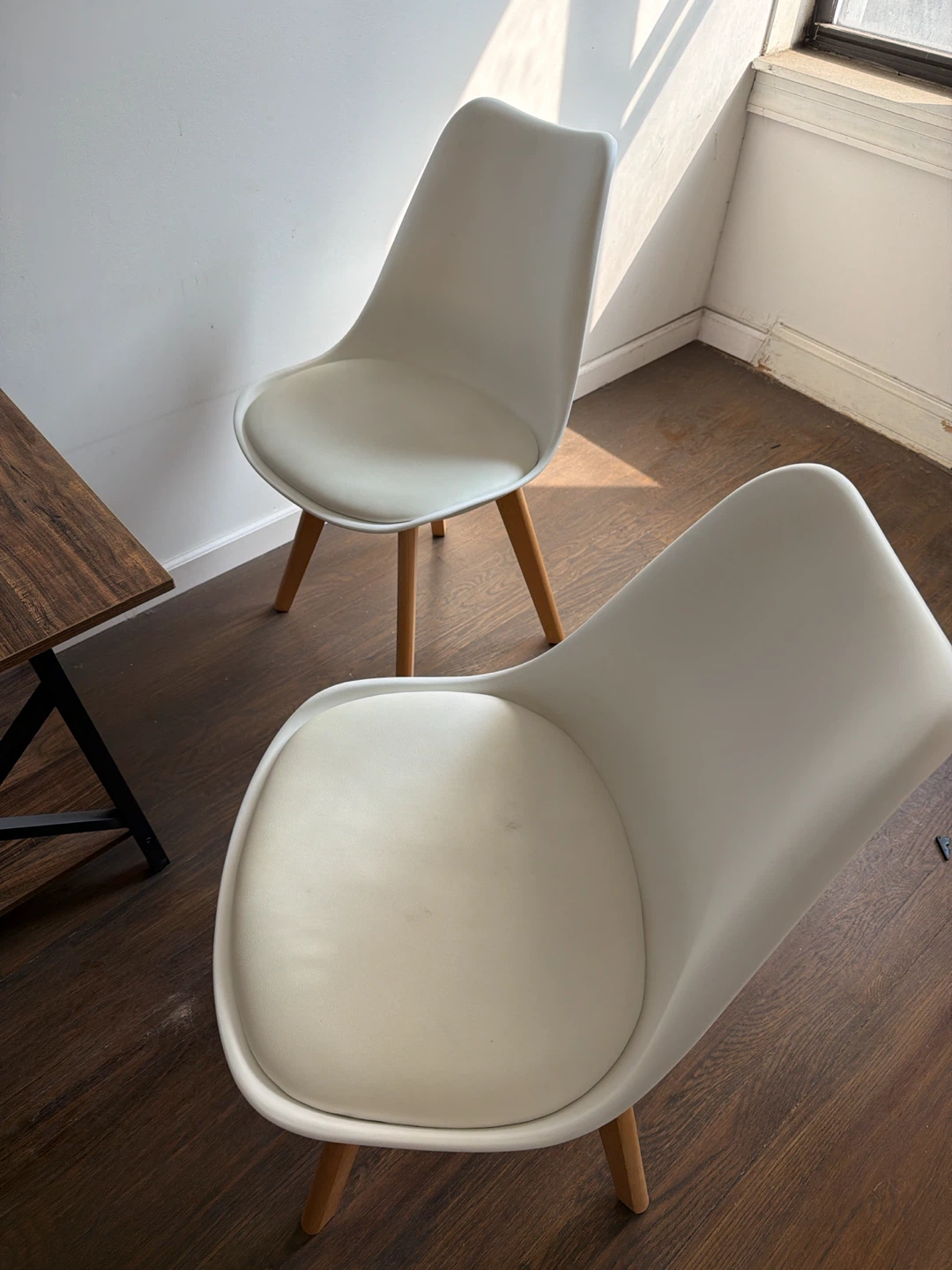 Set of 4 White Dining Chairs with Wood Legs