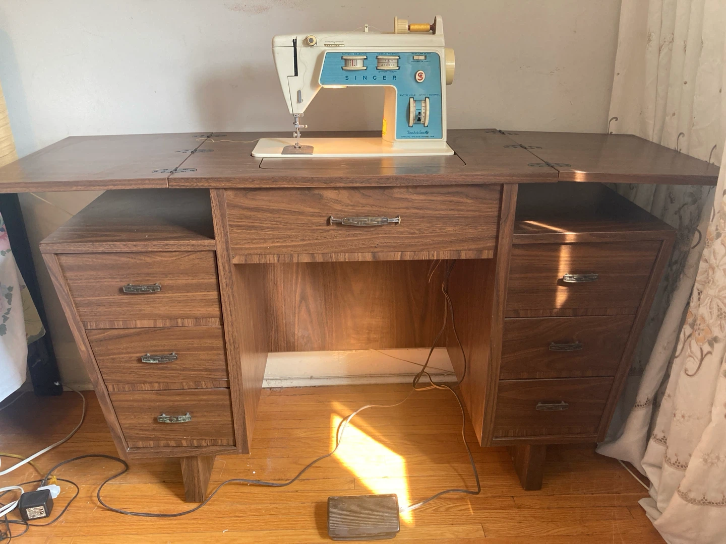 Singer Touch & Sew Sewing Machine with Desk - photo 4