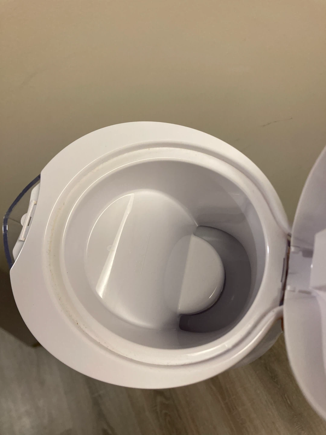MOVING SALE : Brita Water Filter Pitcher - photo 3