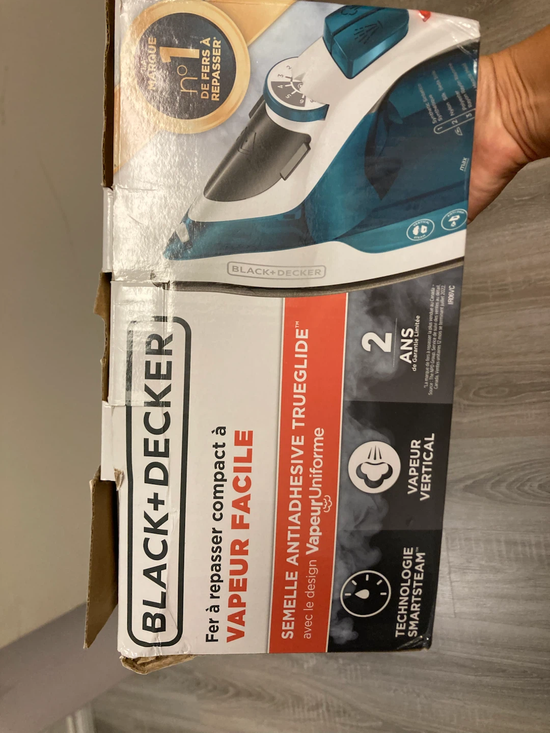 MOVING SALE : Brand New BLACK+DECKER TrueGlide Steam Iron