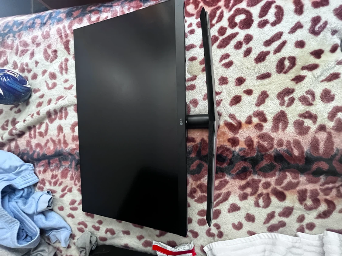 LG Monitor - photo 2