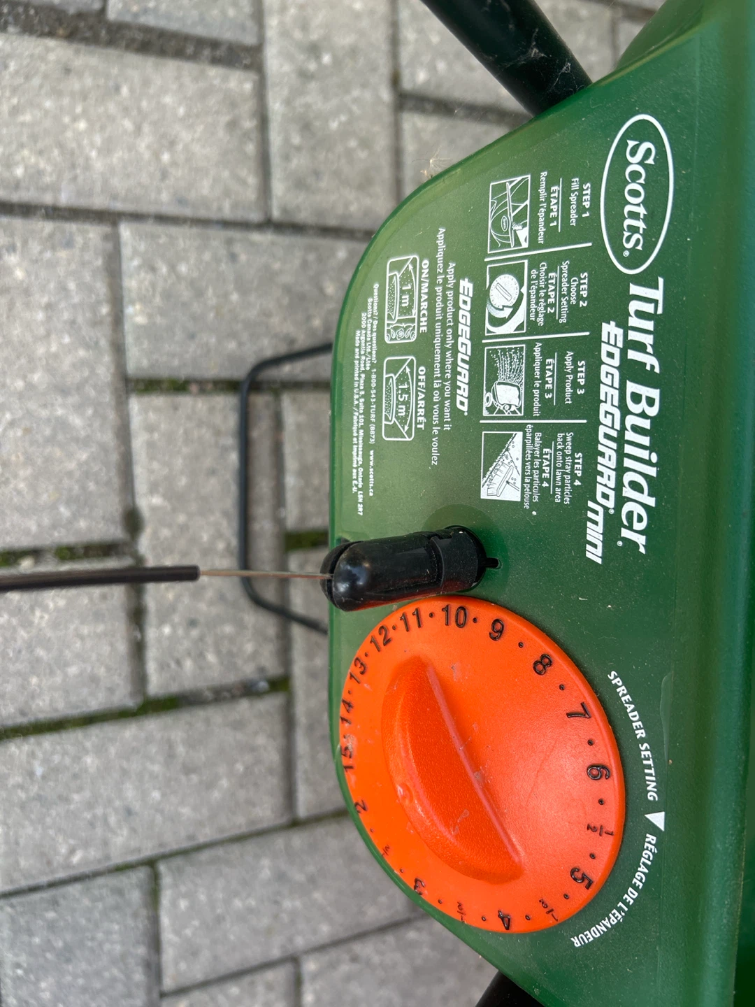 Scotts Turf Builder EDGEGUARD MINI Spreader - photo 3