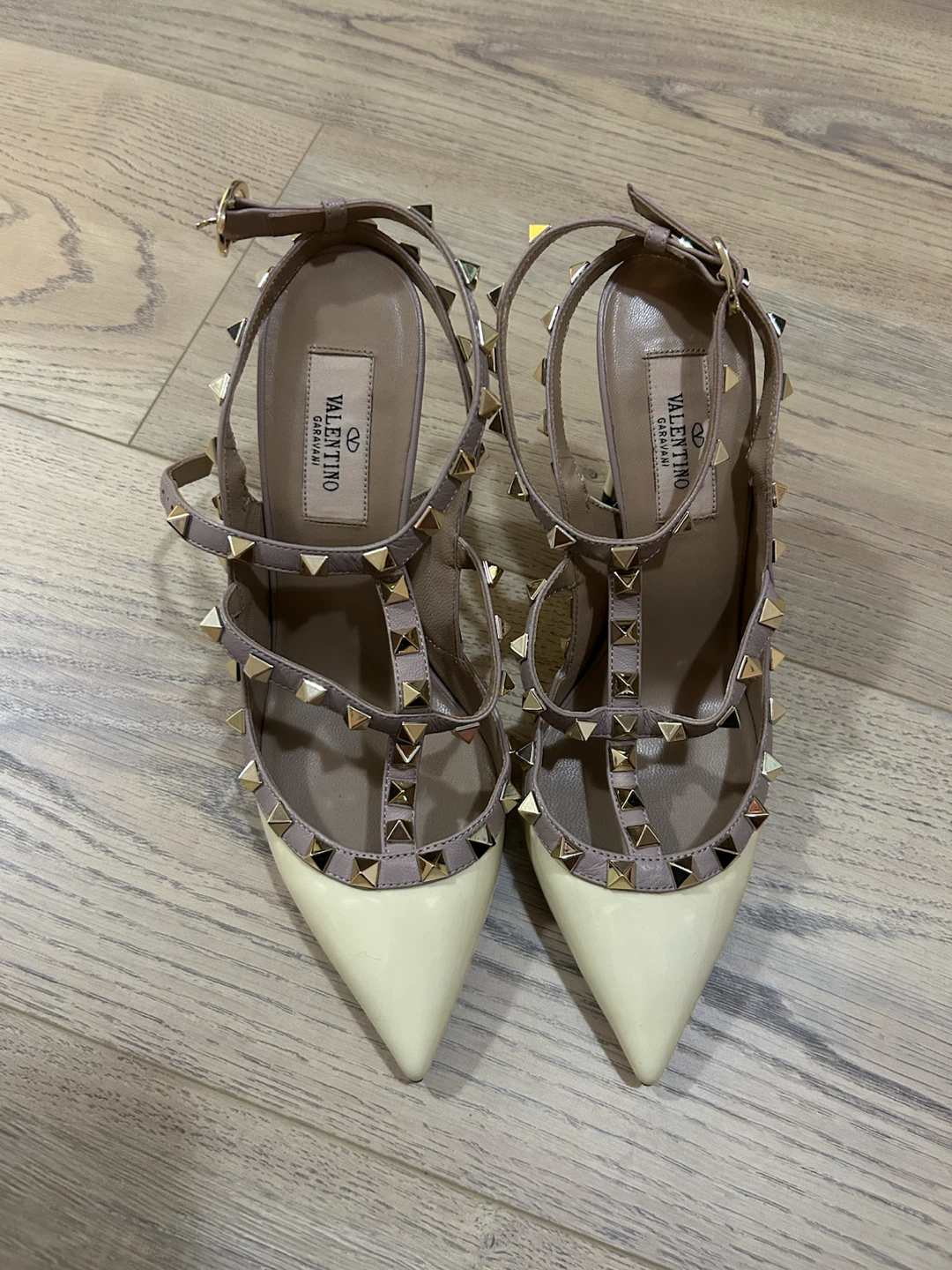 Valentino Garavani Rockstud Heels Size 37