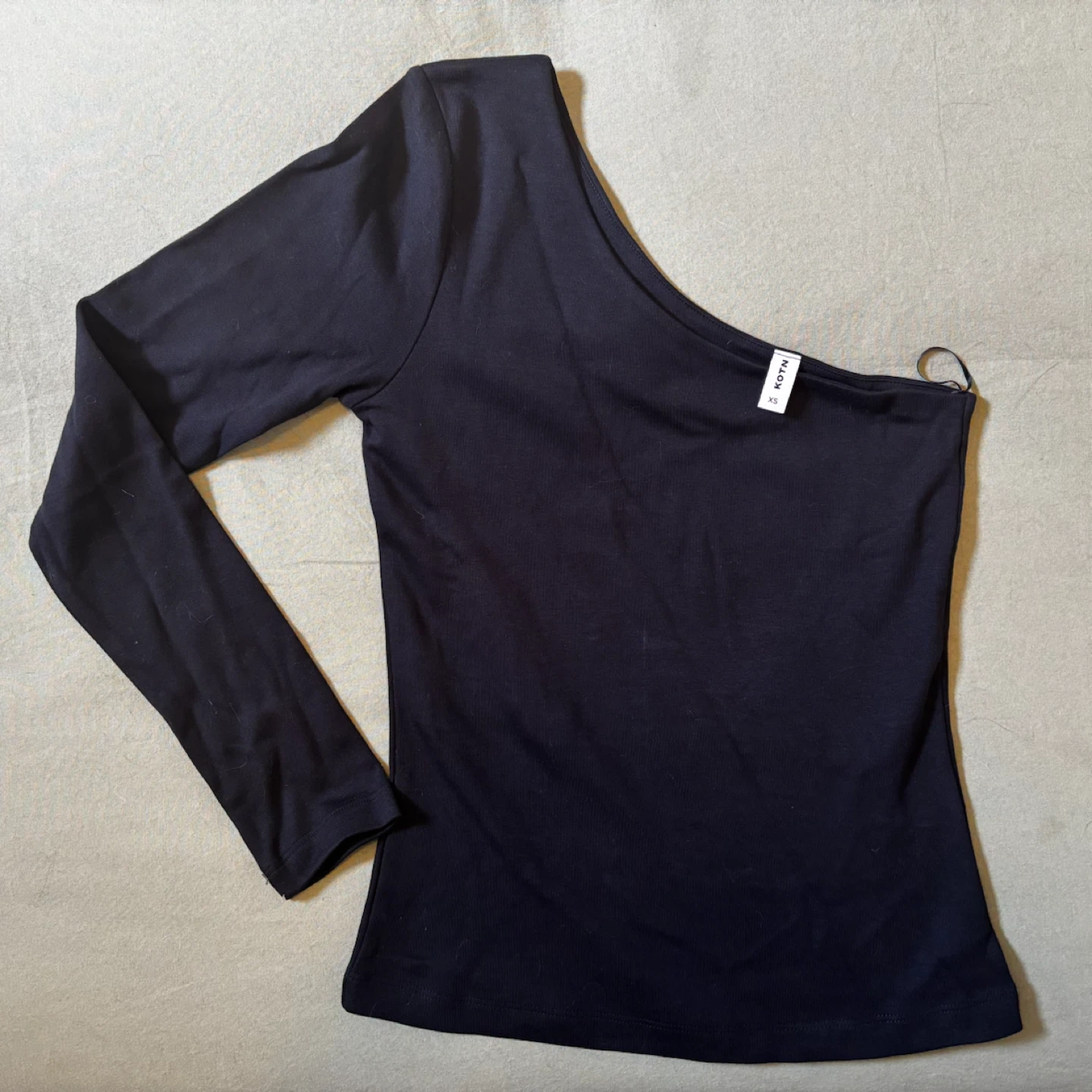 KOTN Black One-Shoulder Long Sleeve Top