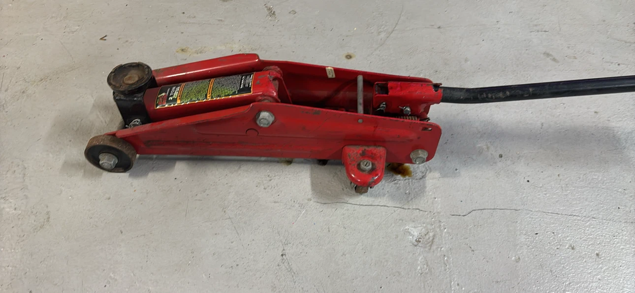 Big Red 2 Ton Hydraulic Floor Jack - photo 2