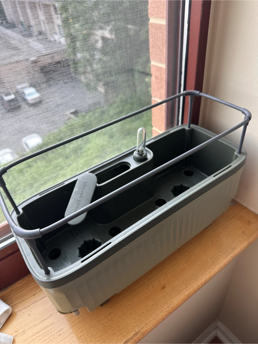 Auto watering pot