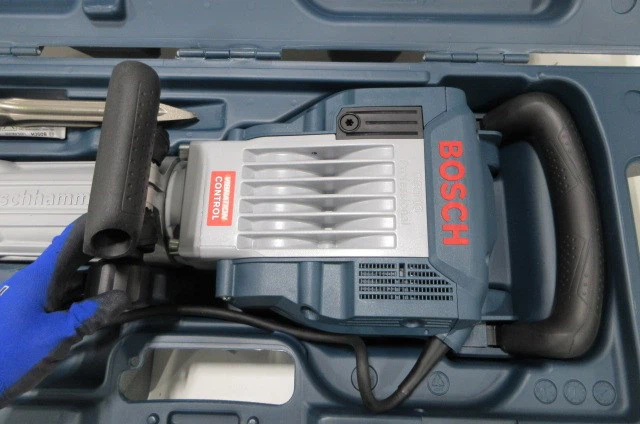 BOSCH 11335K 35LB 1-1/8" JACK HAMMER KIT - photo 5