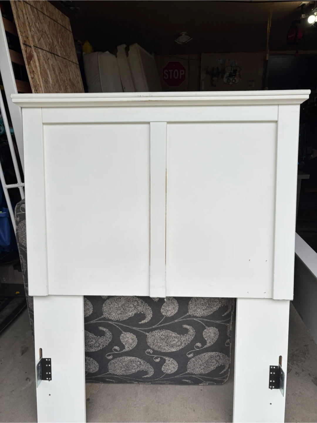 White Wooden Twin Bedframe - photo 3