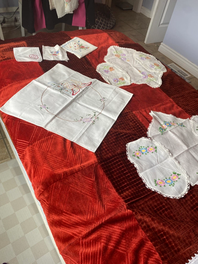 Hand-Embroidered Linens Set - photo 2
